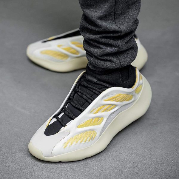 Yeezy 700 V3 Safflower G54853-5