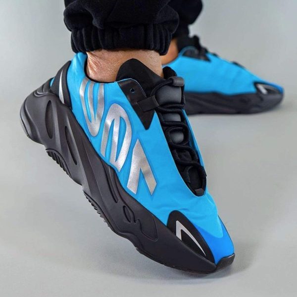 Yeezy Boost 700 MNVN Bright Cyan GZ3079-5