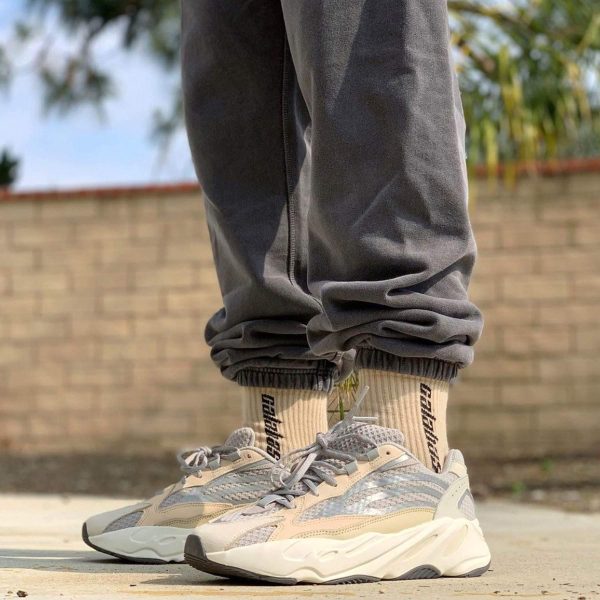 Yeezy Boost 700 V2 Cream GY7924-6